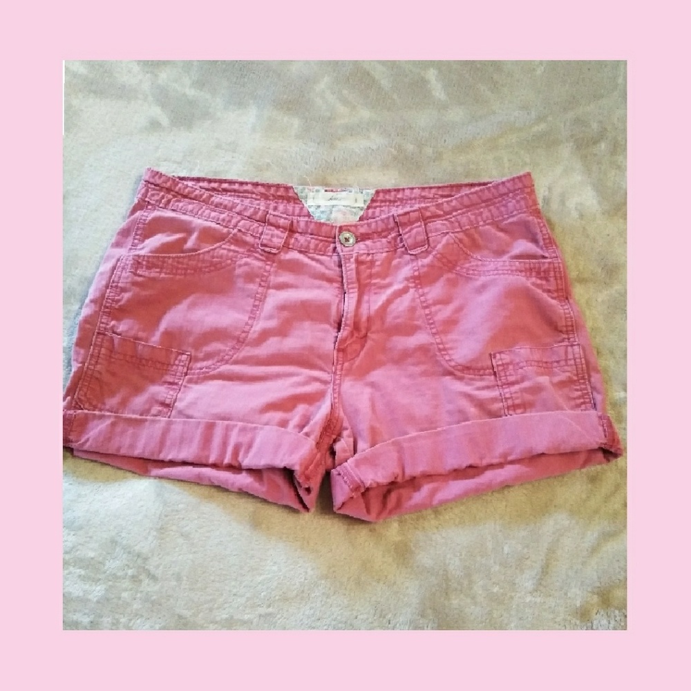 🌺LEVI'S Coral/Rust Color Shorts